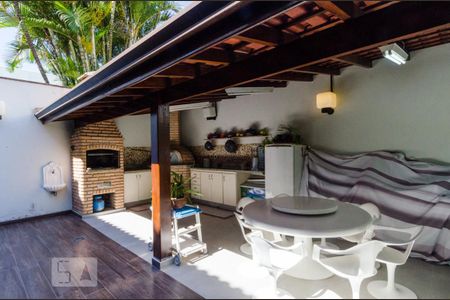 Casa à venda com 380m², 4 quartos e 3 vagas Casa à venda com 380m², 4 quartos e 3 vagasChurrasqueira