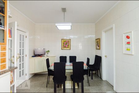Casa à venda com 380m², 4 quartos e 3 vagas Casa à venda com 380m², 4 quartos e 3 vagasCozinha