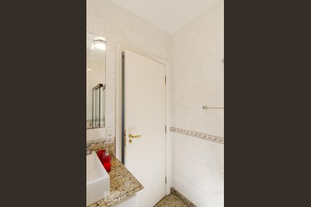 Casa à venda com 380m², 4 quartos e 3 vagas Casa à venda com 380m², 4 quartos e 3 vagasBanheiro da suíte 1