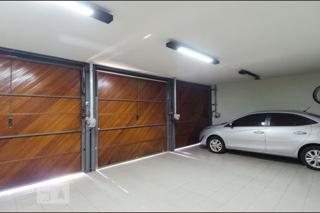 Casa à venda com 380m², 4 quartos e 3 vagas Casa à venda com 380m², 4 quartos e 3 vagasGaragem