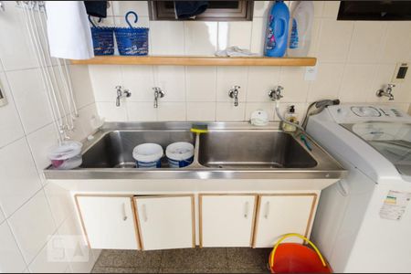 Casa à venda com 380m², 4 quartos e 3 vagas Casa à venda com 380m², 4 quartos e 3 vagasÁrea de serviço