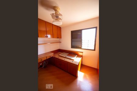 Quarto 2 de apartamento para alugar com 2 quartos, 75m² em Vila Butantã, São Paulo