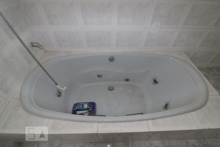 Casa para alugar com 147m², 3 quartos e 4 vagasBanheiro da Suíte - banheira