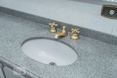 Apartamento para alugar com 220m², 4 quartos e 4 vagasDetalhe banheiro suite 1