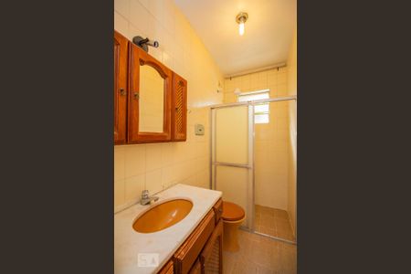 Banheiro  de apartamento para alugar com 1 quarto, 52m² em Passo D’areia, Porto Alegre