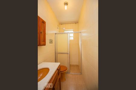 Banheiro  de apartamento para alugar com 1 quarto, 52m² em Passo D’areia, Porto Alegre