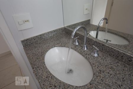 Apartamento para alugar com 70m², 2 quartos e 1 vagaBanheiro da suíte - pia