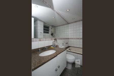 Banheiro de apartamento para alugar com 2 quartos, 64m² em Flamengo, Rio de Janeiro