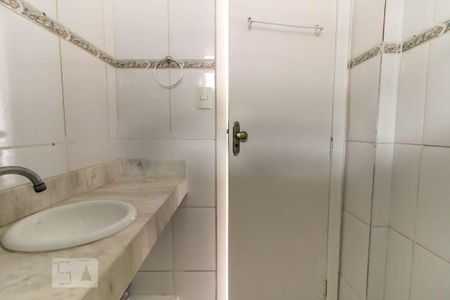 Apartamento para alugar com 70m², 3 quartos e sem vagaBanheiro 