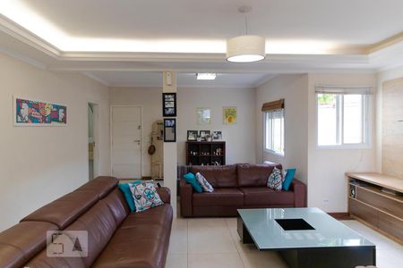 Casa à venda com 233m², 3 quartos e 3 vagasSalas