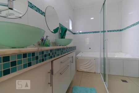 Casa à venda com 233m², 3 quartos e 3 vagasBanheiro da Suíte