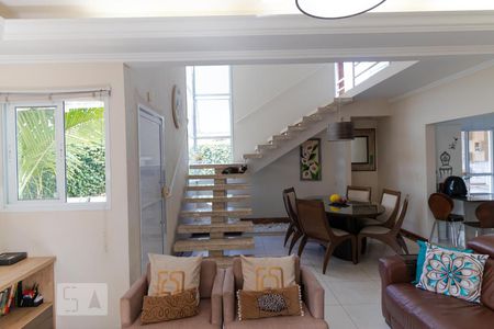 Casa à venda com 233m², 3 quartos e 3 vagasSalas