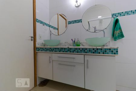 Casa à venda com 233m², 3 quartos e 3 vagasBanheiro da Suíte