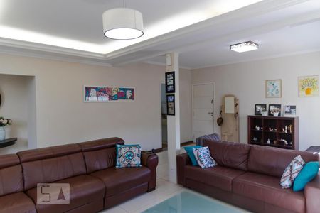 Casa à venda com 233m², 3 quartos e 3 vagasSalas