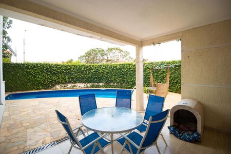 Casa à venda com 233m², 3 quartos e 3 vagasChurrasqueira