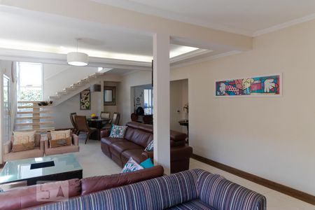 Casa à venda com 233m², 3 quartos e 3 vagasSalas