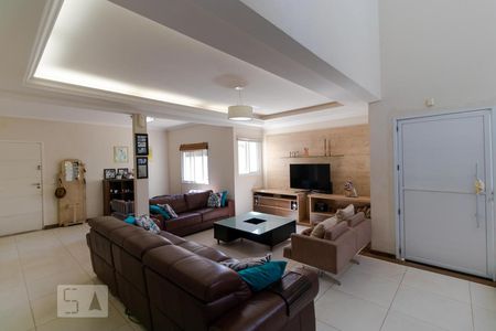 Casa à venda com 233m², 3 quartos e 3 vagasSalas