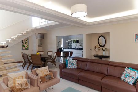 Casa à venda com 233m², 3 quartos e 3 vagasSalas