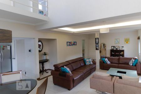 Casa à venda com 233m², 3 quartos e 3 vagasSalas