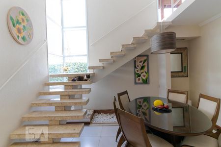 Casa à venda com 233m², 3 quartos e 3 vagasSalas