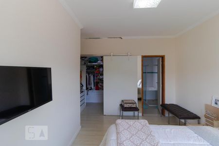 Casa à venda com 233m², 3 quartos e 3 vagasSuíte