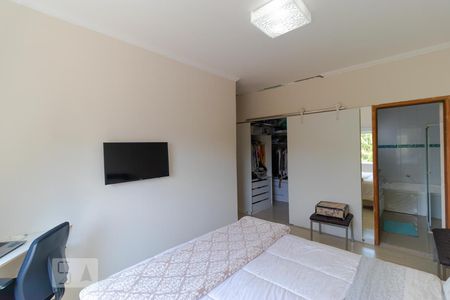 Casa à venda com 233m², 3 quartos e 3 vagasSuíte