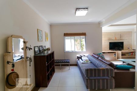 Casa à venda com 233m², 3 quartos e 3 vagasSalas