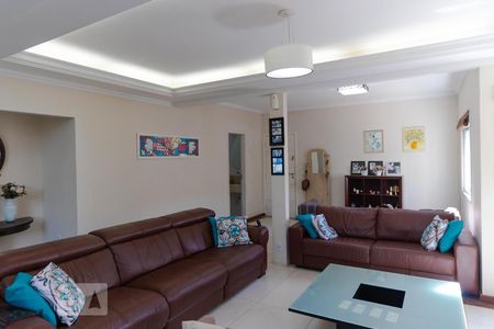 Casa à venda com 233m², 3 quartos e 3 vagasSalas