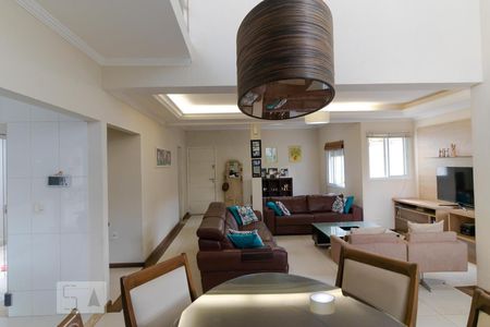 Casa à venda com 233m², 3 quartos e 3 vagasSalas