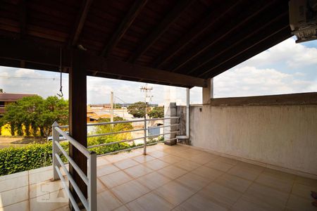 Casa à venda com 233m², 3 quartos e 3 vagasSacada do Quarto 01