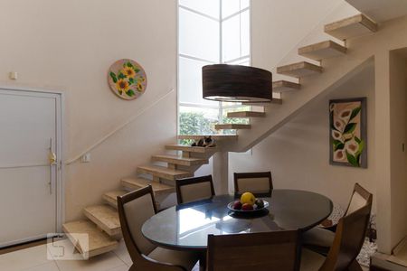 Casa à venda com 233m², 3 quartos e 3 vagasSalas