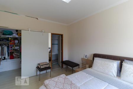 Casa à venda com 233m², 3 quartos e 3 vagasSuíte