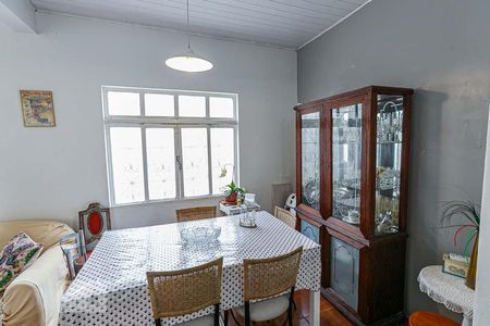 Casa à venda com 144m², 4 quartos e 2 vagasSala