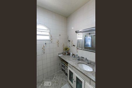 Casa à venda com 144m², 4 quartos e 2 vagasBanheiro