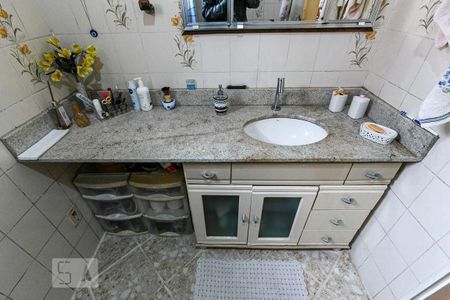 Casa à venda com 144m², 4 quartos e 2 vagasBanheiro