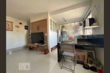 Sala de casa de condomínio para alugar com 2 quartos, 59m² em São Pedro, Belo Horizonte