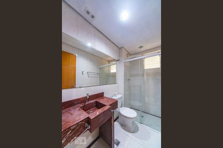 Banheiro  de apartamento à venda com 3 quartos, 70m² em Jardim Santo André, Santo André