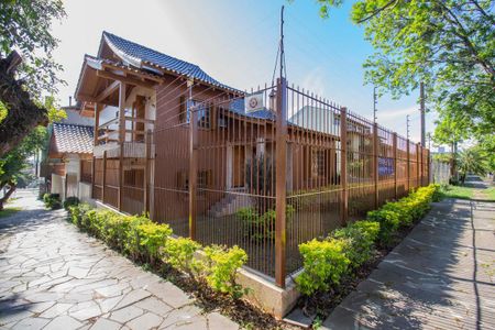 Casa para alugar com 276m², 4 quartos e 5 vagas Casa para alugar com 276m², 4 quartos e 5 vagasFachada da Casa