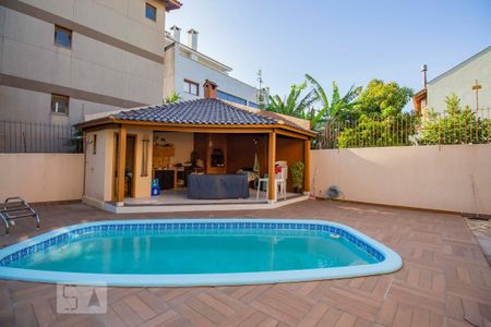 Casa para alugar com 276m², 4 quartos e 5 vagas Casa para alugar com 276m², 4 quartos e 5 vagasÁrea comum - Piscina