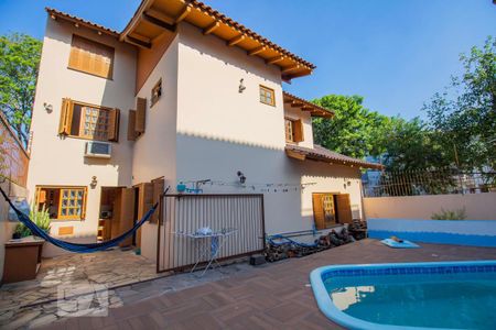 Casa para alugar com 276m², 4 quartos e 5 vagas Casa para alugar com 276m², 4 quartos e 5 vagasÁrea comum - Piscina