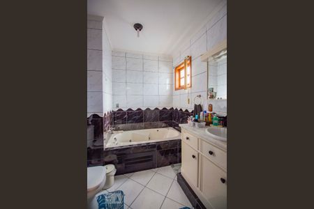 Casa para alugar com 276m², 4 quartos e 5 vagas Casa para alugar com 276m², 4 quartos e 5 vagasBanheiro da Suíte