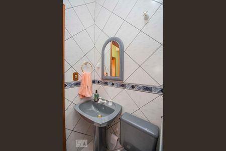 Casa para alugar com 276m², 4 quartos e 5 vagas Casa para alugar com 276m², 4 quartos e 5 vagasBanheiro 2