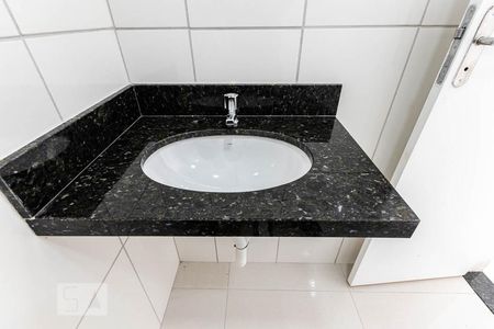 Casa de condomínio à venda com 62m², 2 quartos e 1 vagaBanheiro suíte 1