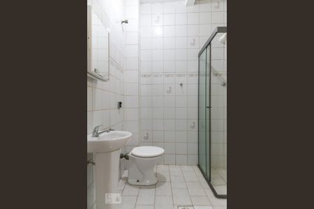 Banheiro de apartamento para alugar com 1 quarto, 55m² em Ponta da Praia, Santos