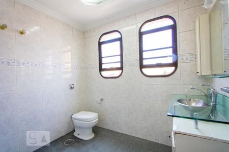 Apartamento à venda com 135m², 4 quartos e 2 vagasBanheiro do quarto 1