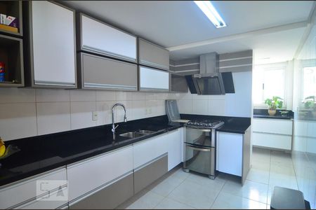Apartamento à venda com 156m², 3 quartos e 2 vagasCozinha