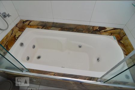 Apartamento à venda com 156m², 3 quartos e 2 vagasBanheira