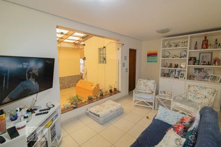 Casa à venda com 300m², 3 quartos e 2 vagasSala externa