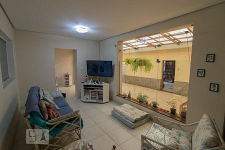 Casa à venda com 300m², 3 quartos e 2 vagasSala externa