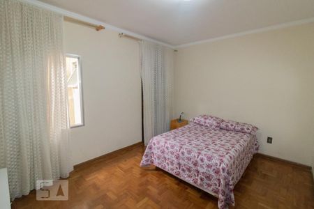 Casa à venda com 300m², 3 quartos e 2 vagasSuíte